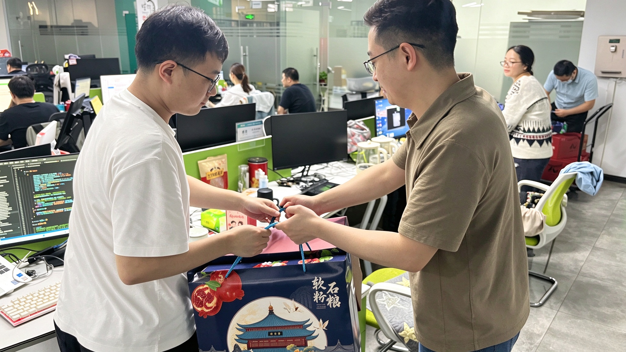月满中秋 暖意同行|纳新科技暖心派发中秋福利3