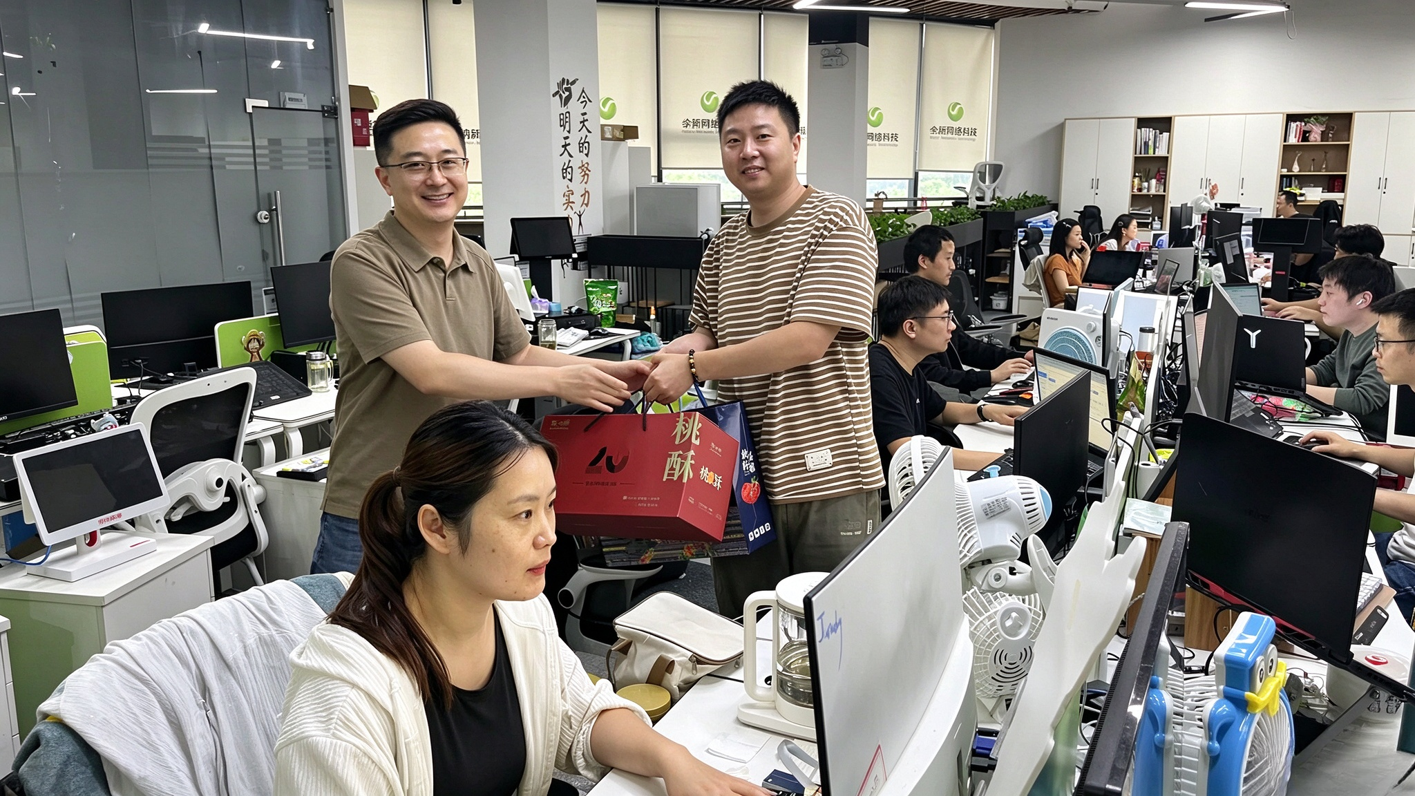 月满中秋 暖意同行|纳新科技暖心派发中秋福利6